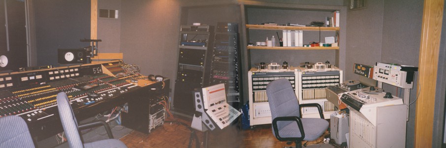 STUDIO 2 APRIL 1990